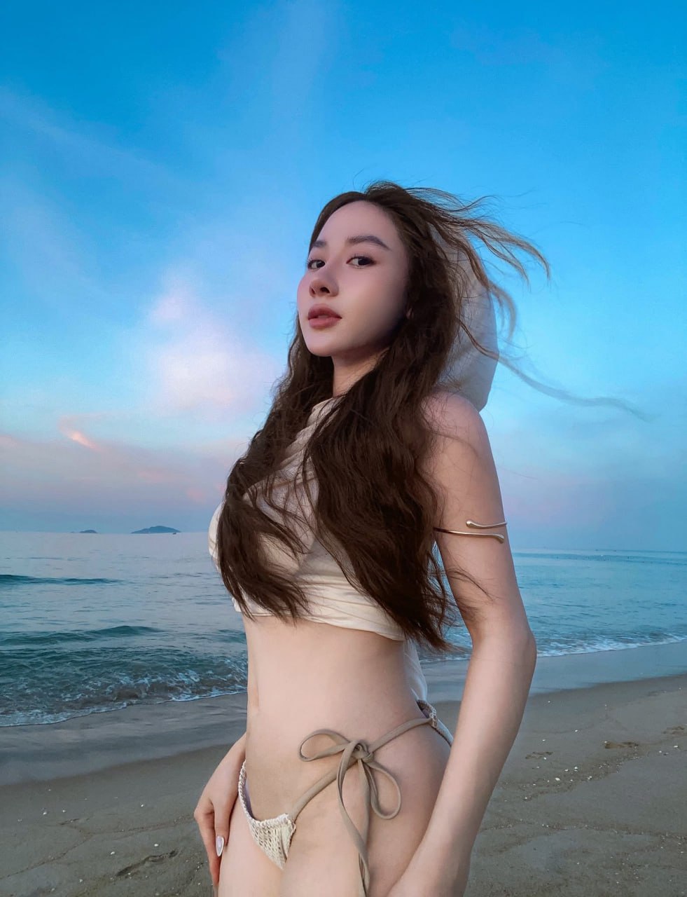 160032